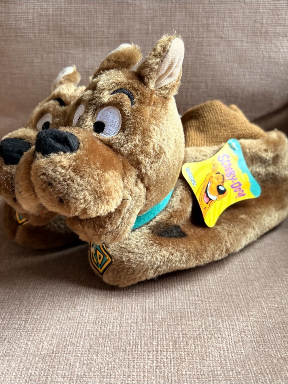 Vintage Scooby-Doo Plush Slippers in Brown with Teal Collar